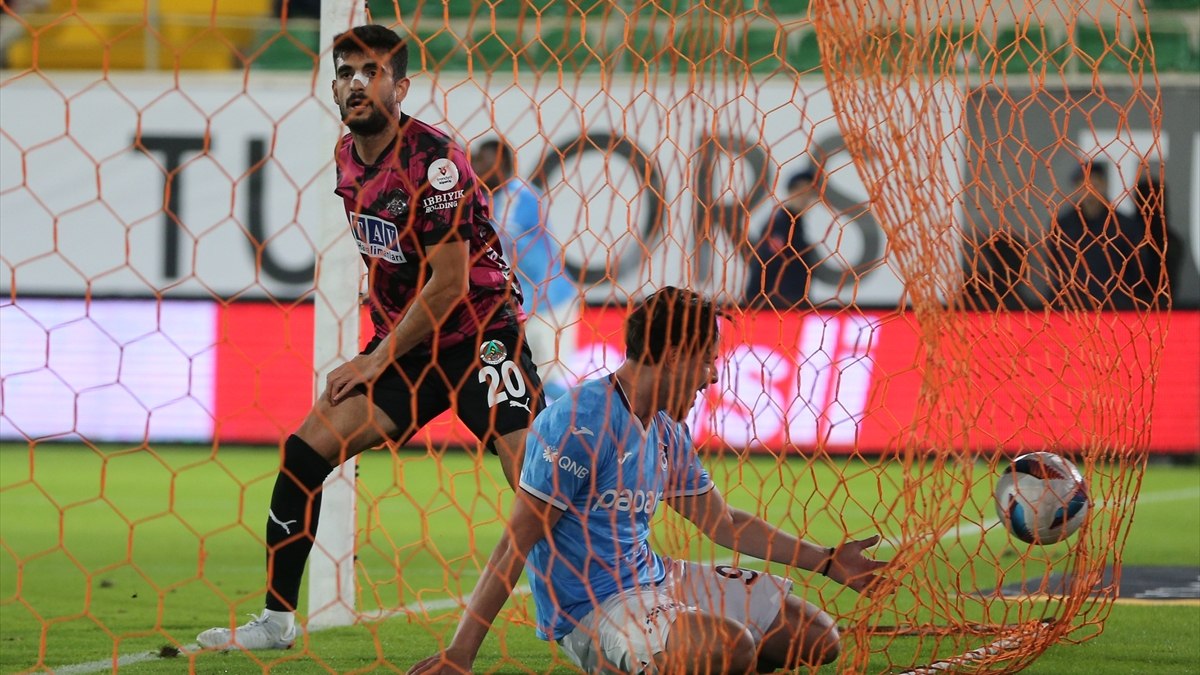 Trabzonspor deplasmanda Alanyaspor’a boyun eğdi