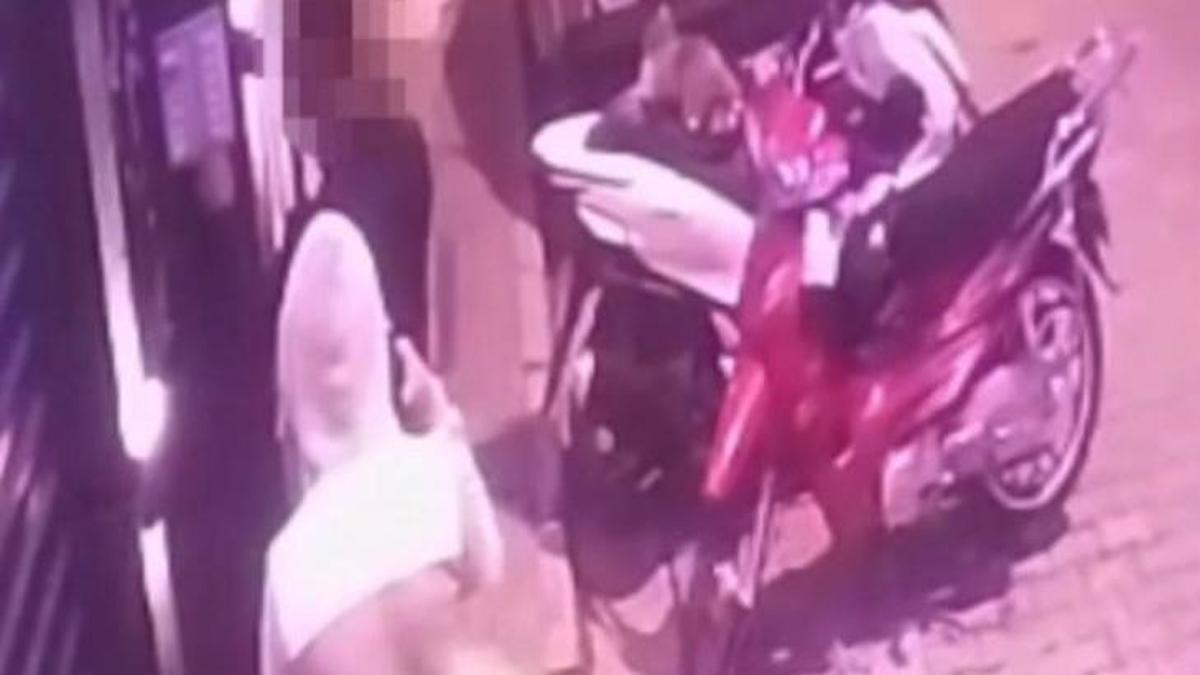 Yaşlı kadını tuzağa düşürdüler… Yüz binlerce lira çaldılar!